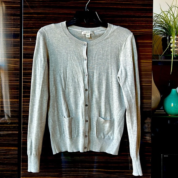 EUC banana republic soft and sophisticate cardigan sweater. Size medium. - Picture 2 of 7